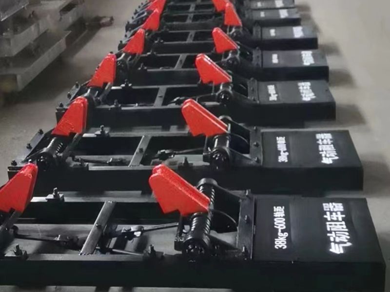 中檔阻車器
