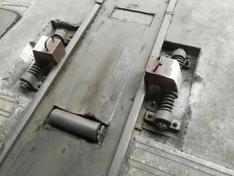 中檔阻車器